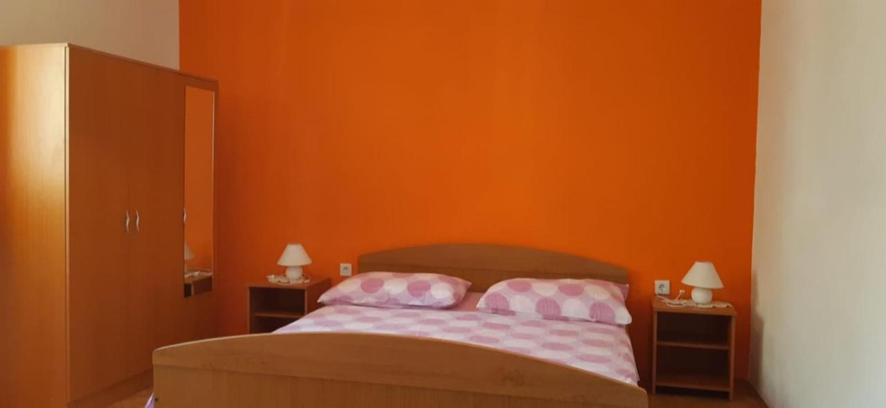 Ante Apartment *