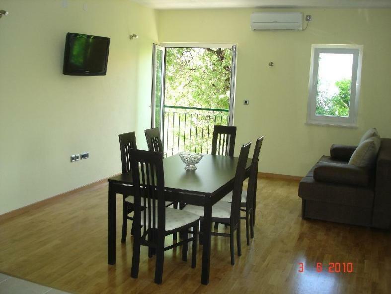Ante Apartment *