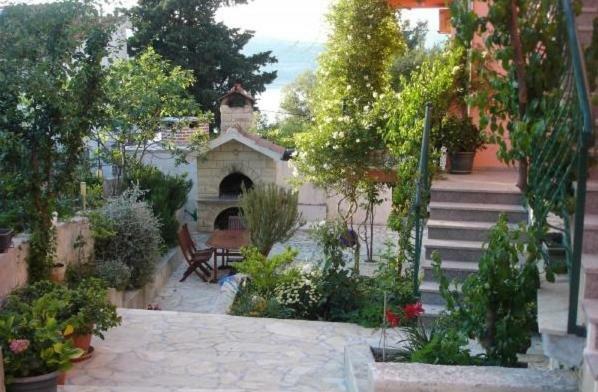 Apartment Ante *