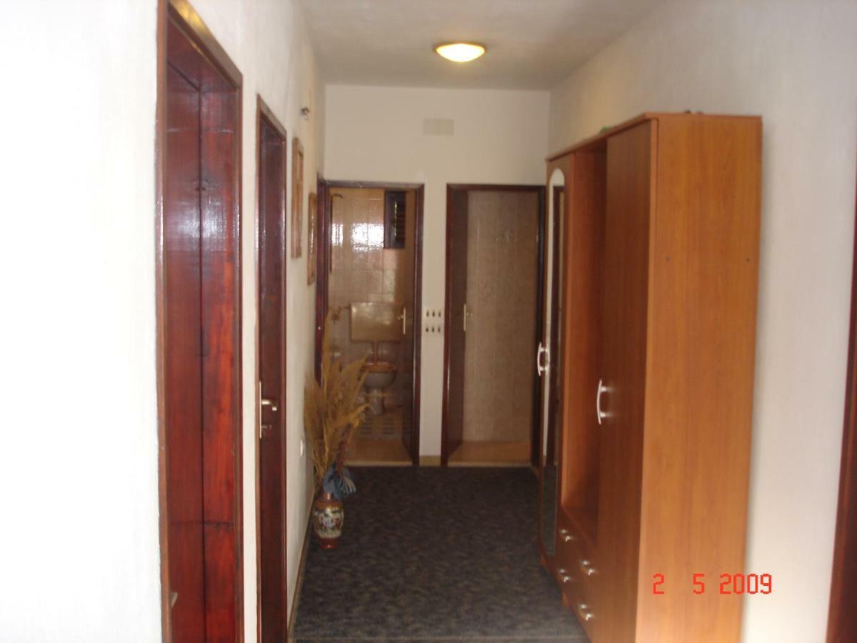 Ante Apartment *